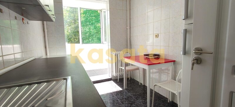 Metrou Costin Georgian, 2 camere 56 mp, renovat, mobilat.